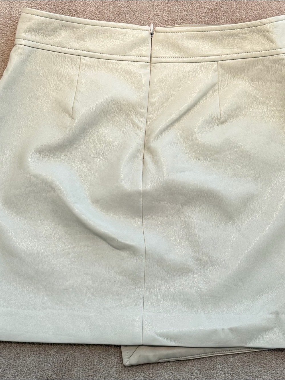 Babaton Cream Faux Leather Skirt with Pocket - Picture 2 of 3